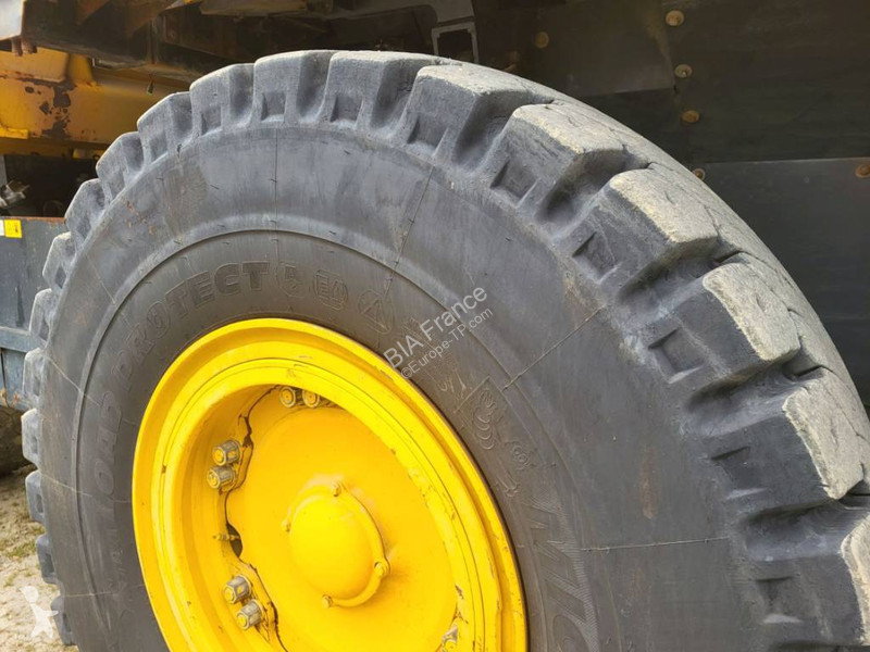 عربة قلابة Komatsu HD405-8