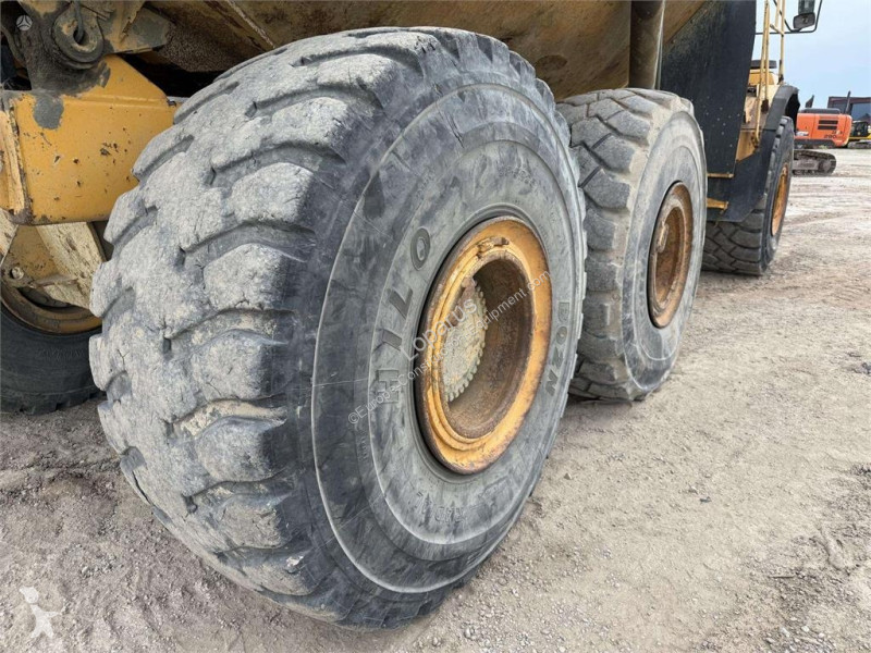 عربة قلابة Volvo