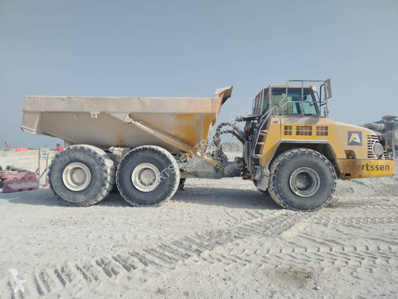 Dumper Komatsu R (4 pieces available in Abu Dhabi)