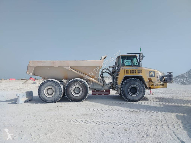 Dumper Komatsu R 4 pieces available in Abu Dhabi)