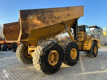 عربة قلابة Caterpillar