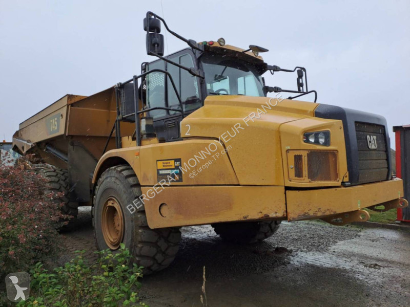 Sklápač Caterpillar 745