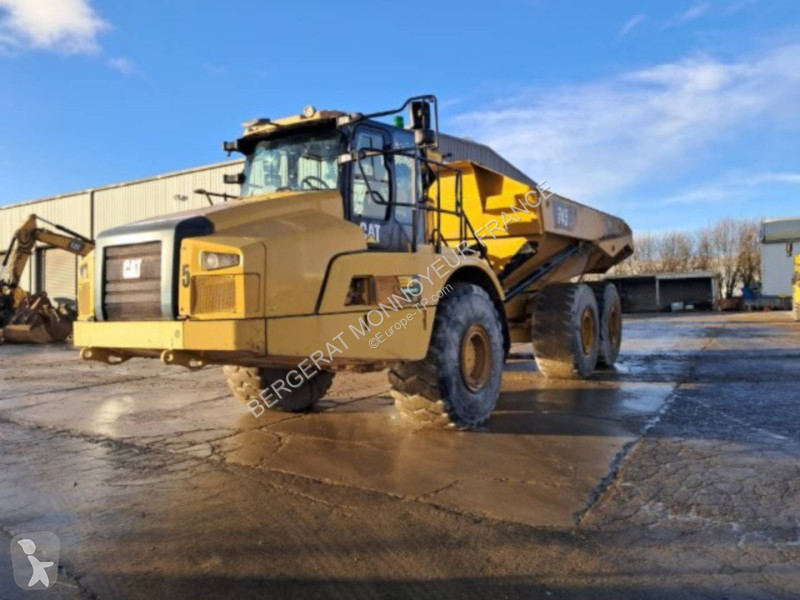 Sklápač Caterpillar 745