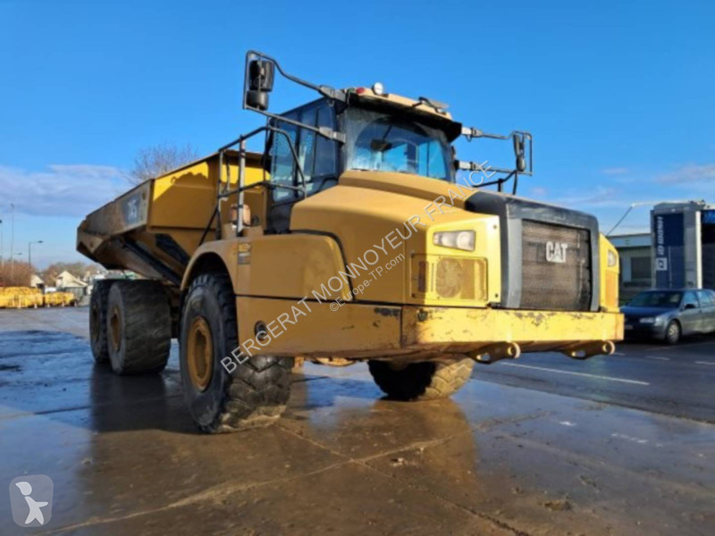 Sklápač Caterpillar 745