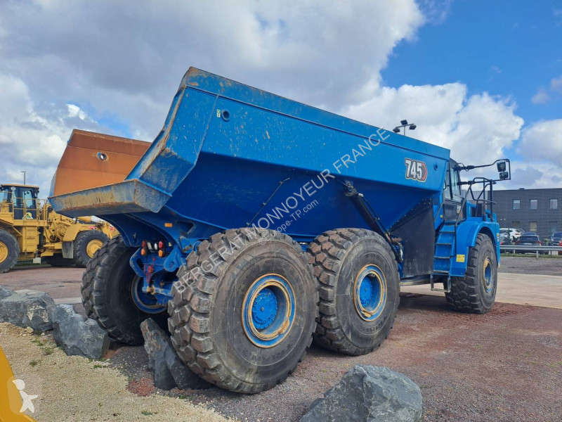 عربة قلابة Caterpillar 745
