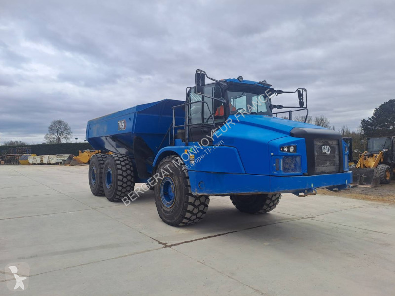 Sklápač Caterpillar 745