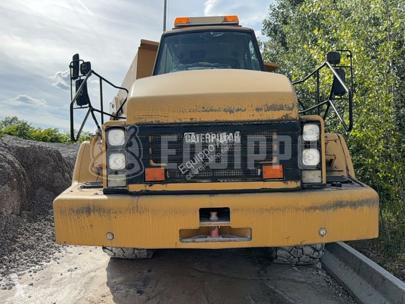 Sklápač Caterpillar 740