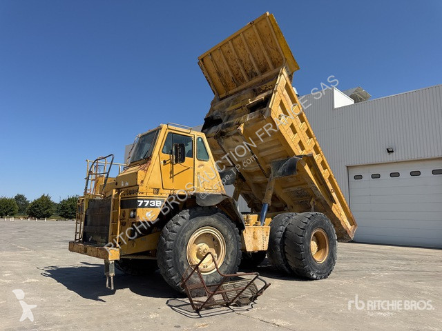Dumper Caterpillar