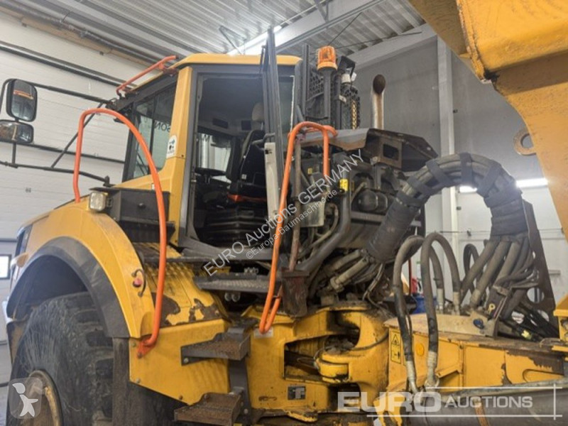 عربة قلابة Volvo G