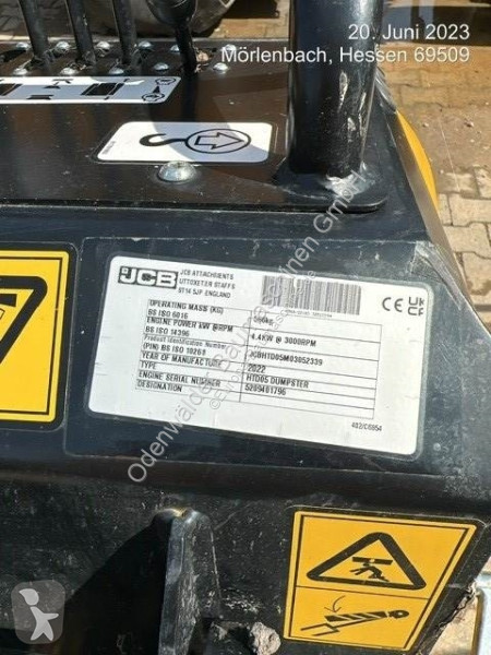 Dumper JCB mit Tritt