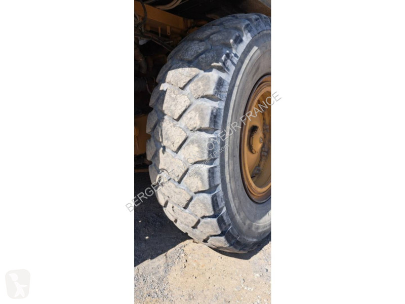 عربة قلابة Caterpillar