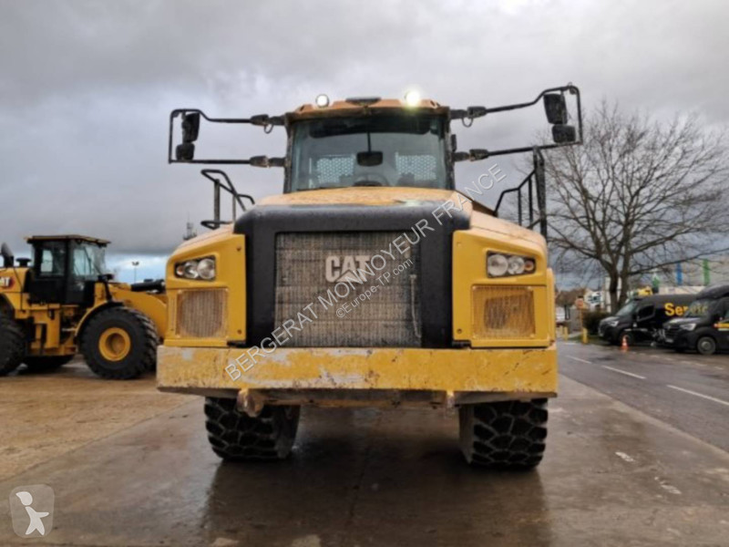 Sklápač Caterpillar 745
