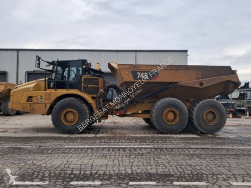 Sklápač Caterpillar 745