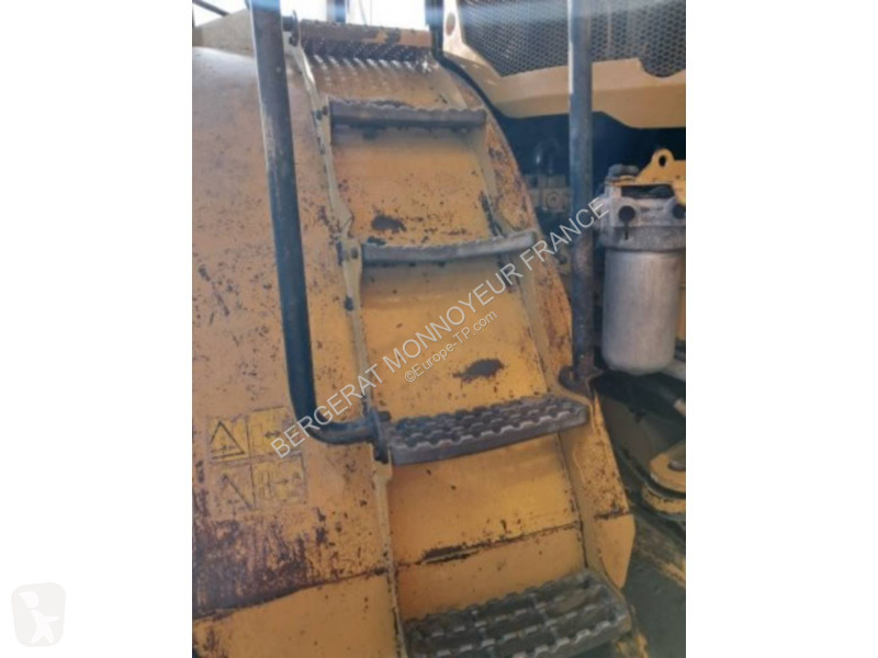 Sklápač Caterpillar 745