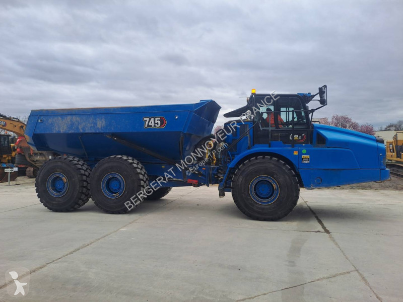 Sklápač Caterpillar 745