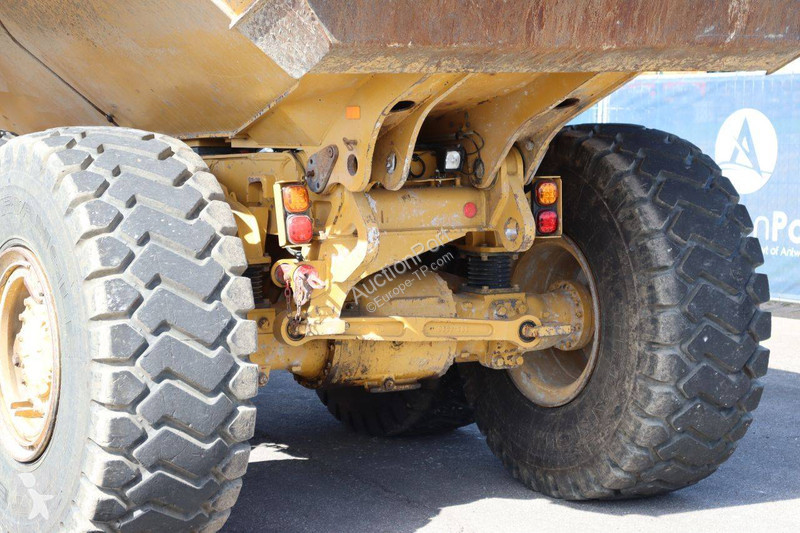 عربة قلابة Caterpillar