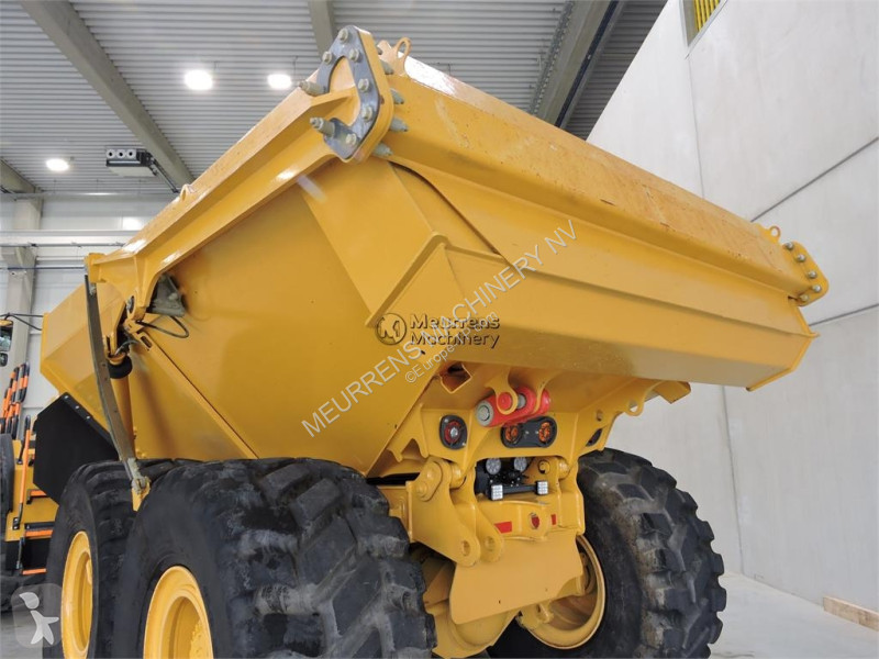 عربة قلابة Bell B30E