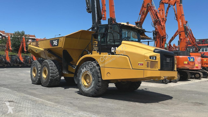 Sklápač Caterpillar 6X6