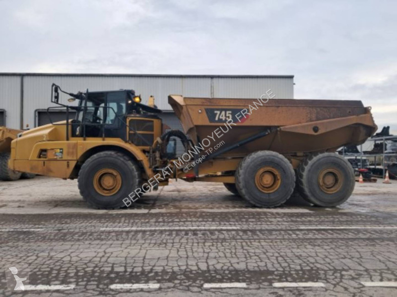Sklápač Caterpillar 745