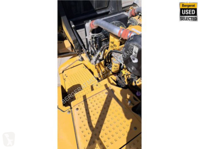 Sklápač Caterpillar 745