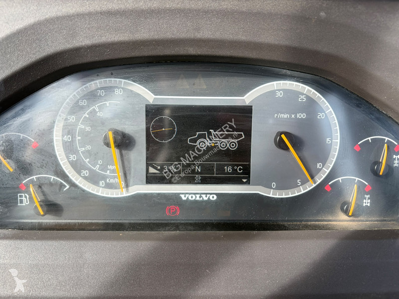 عربة قلابة Volvo