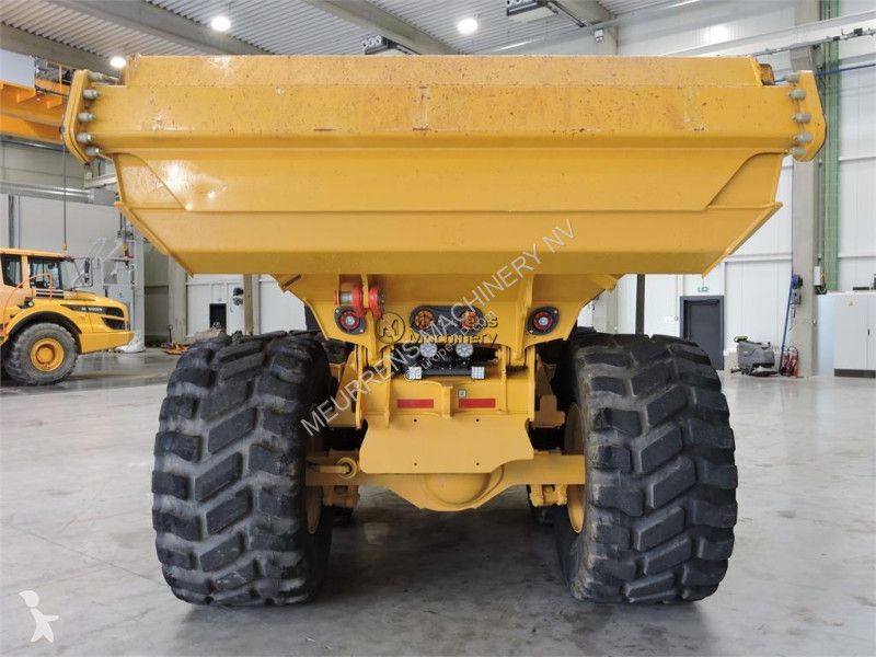 عربة قلابة Bell B30E