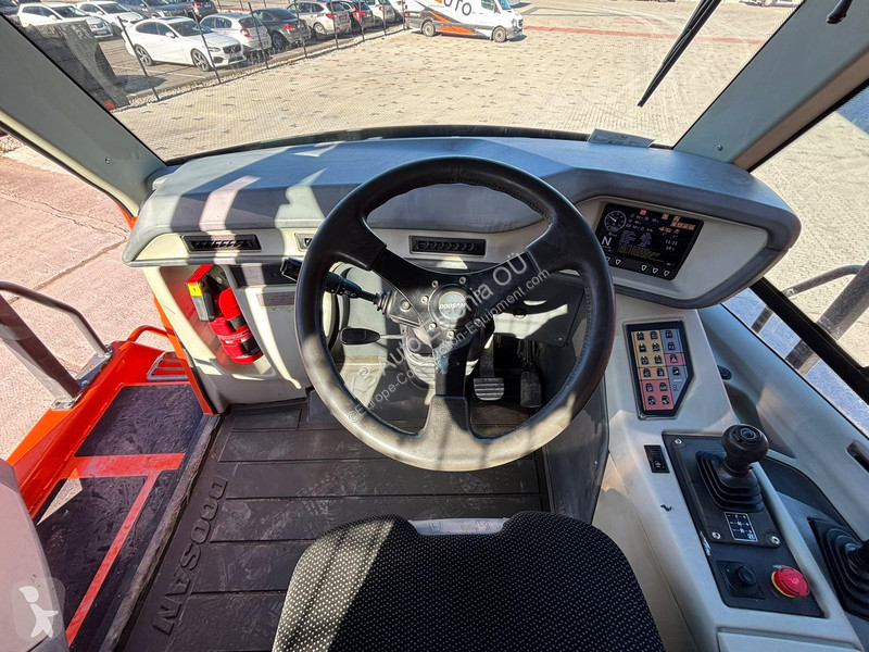 عربة قلابة Doosan 6x6