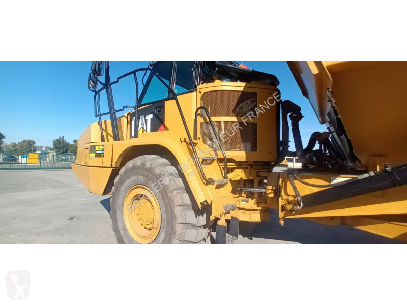 Дъмпер Caterpillar
