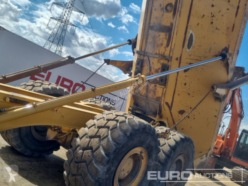 Basculantă Bell B30E