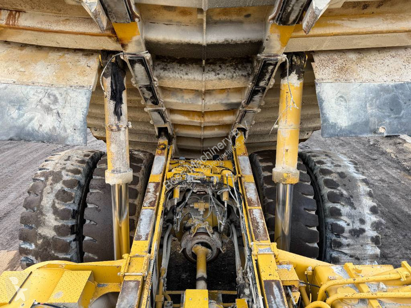 Sklápač Komatsu 3 - Backup Camera / Airco