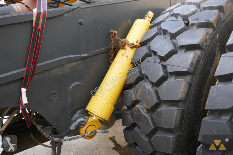 Sklápač Komatsu HD405-8