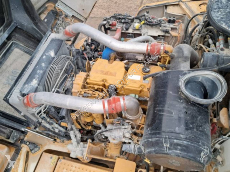 Sklápač Caterpillar 745