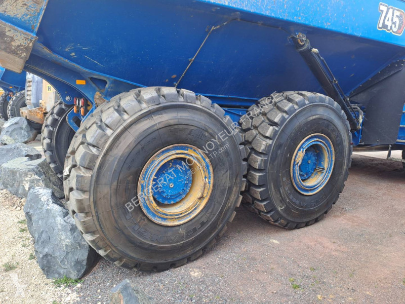 عربة قلابة Caterpillar 745