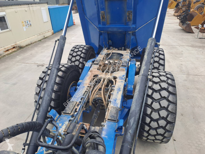 Sklápač Caterpillar 745
