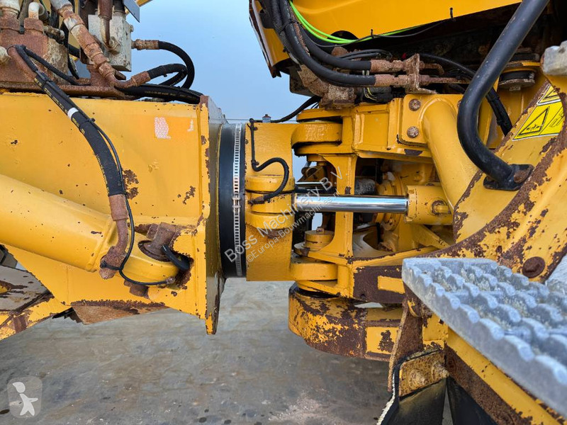 Sklápač Caterpillar - Dutch Machine / Body Heating