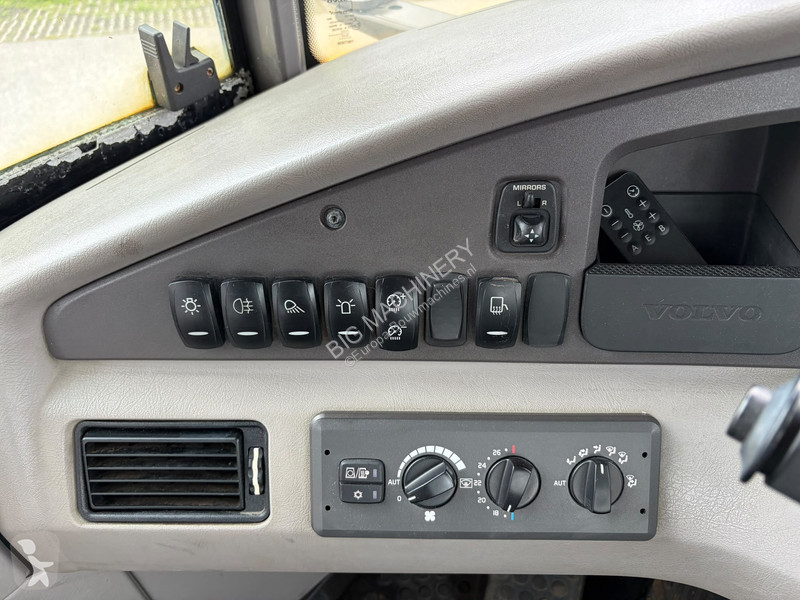 عربة قلابة Volvo G