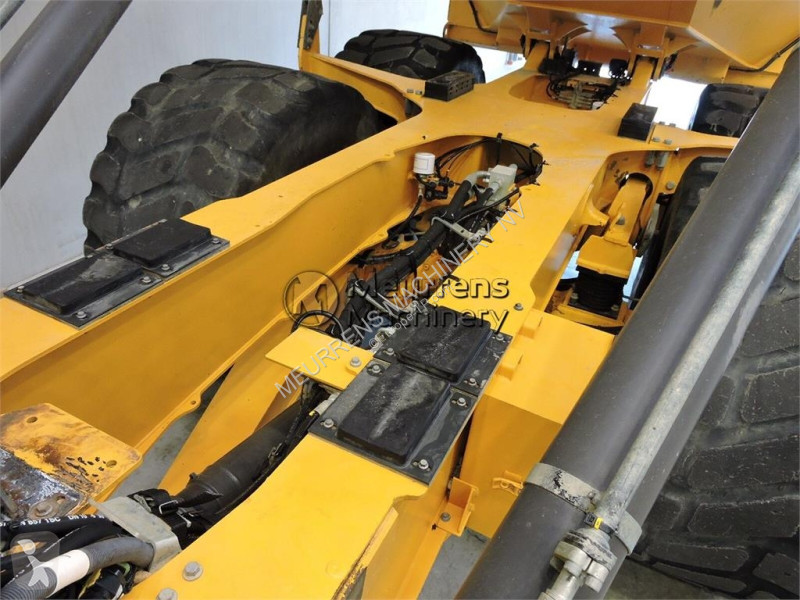 عربة قلابة Volvo G