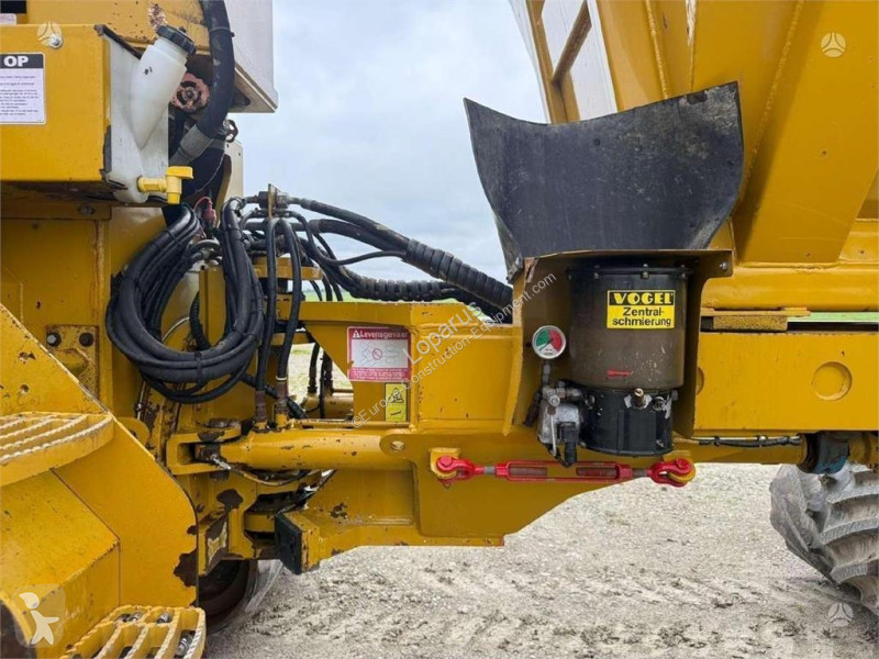 Карьерный самосвал Caterpillar TerraGator 2104...