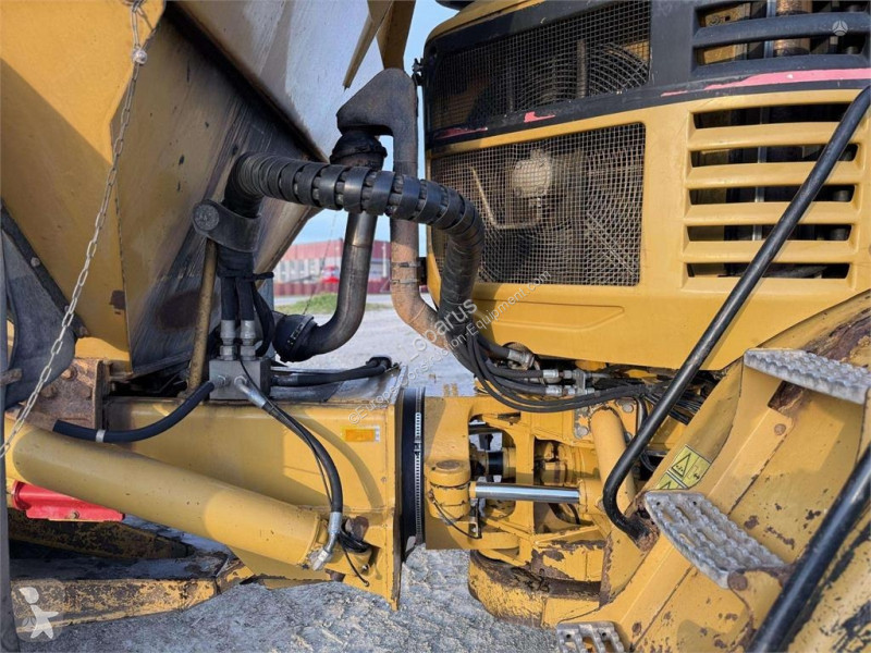 Карьерный самосвал Caterpillar 730