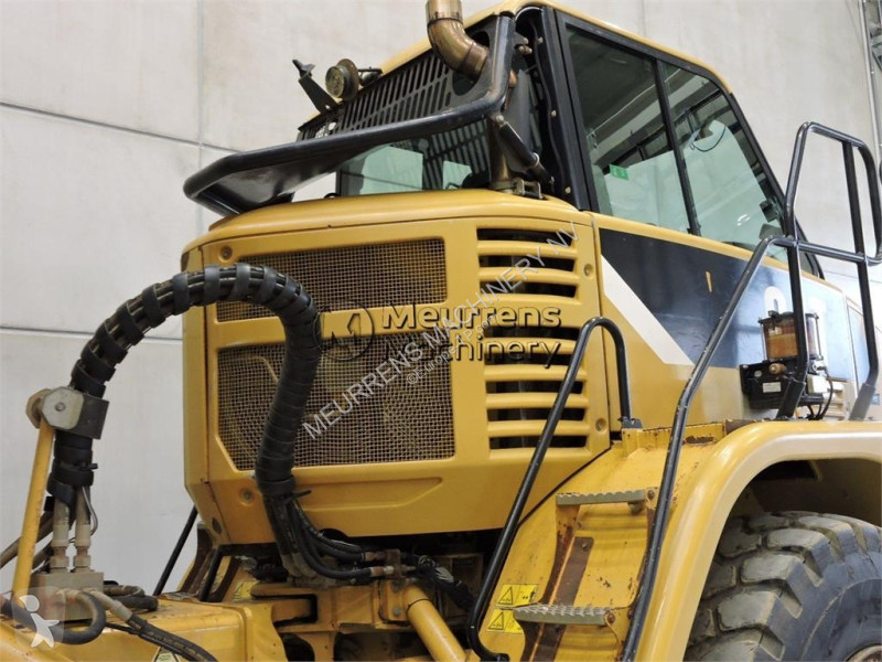Sklápač Caterpillar 725