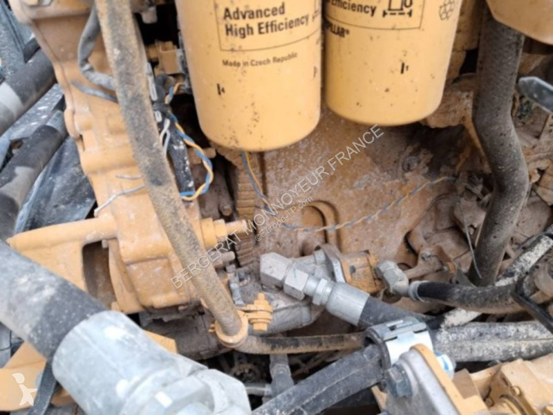 Sklápač Caterpillar 745
