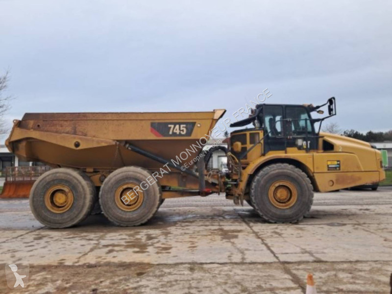 Sklápač Caterpillar 745