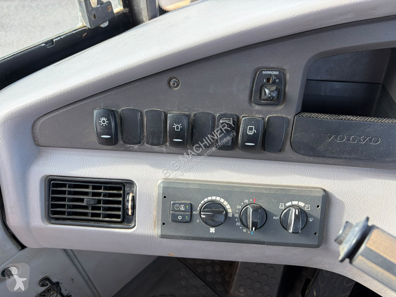 عربة قلابة Volvo