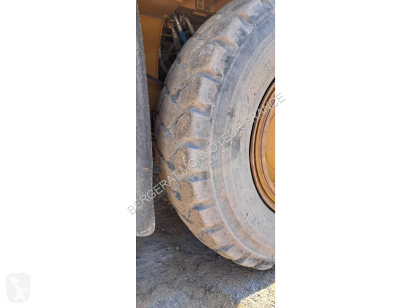 عربة قلابة Caterpillar
