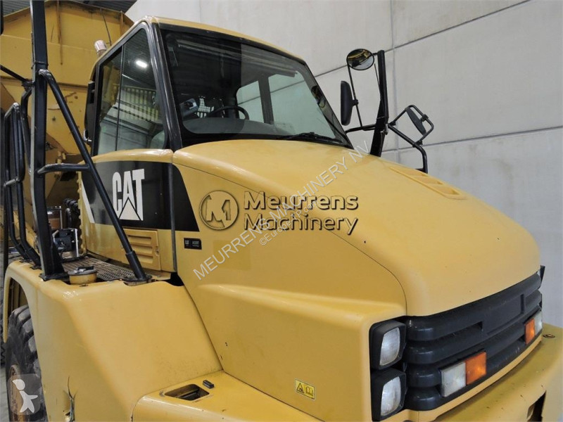 Sklápač Caterpillar 725