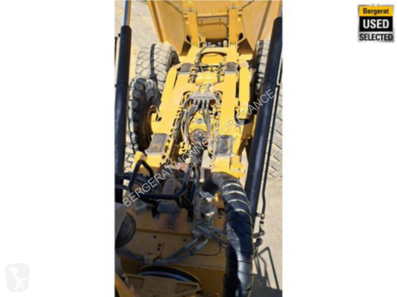Sklápač Caterpillar 745