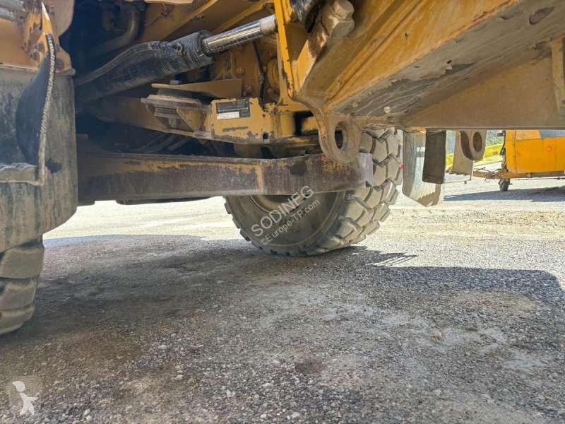 Sklápač Caterpillar C2