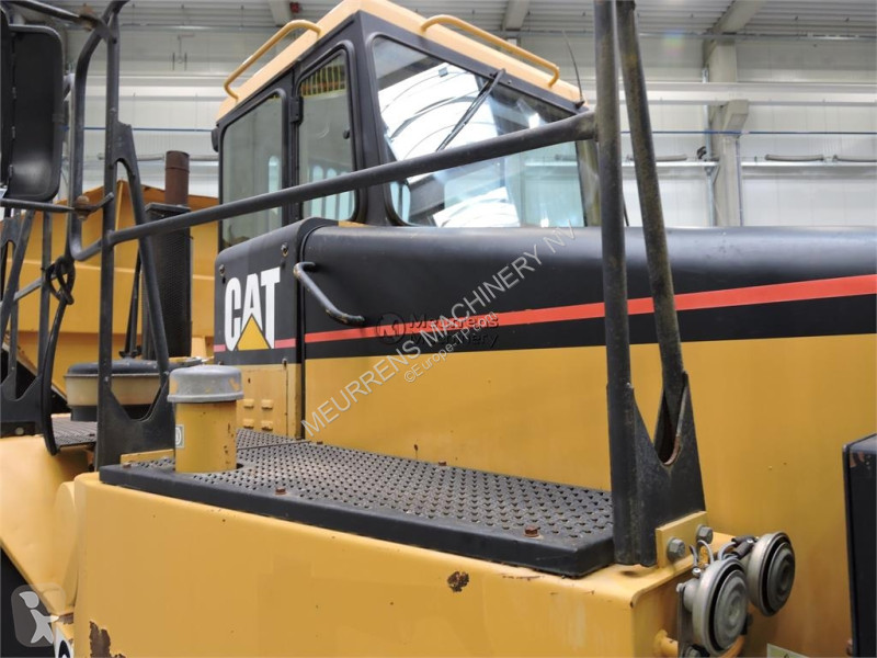 Tombereau Caterpillar