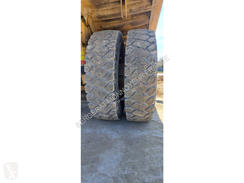 عربة قلابة Caterpillar