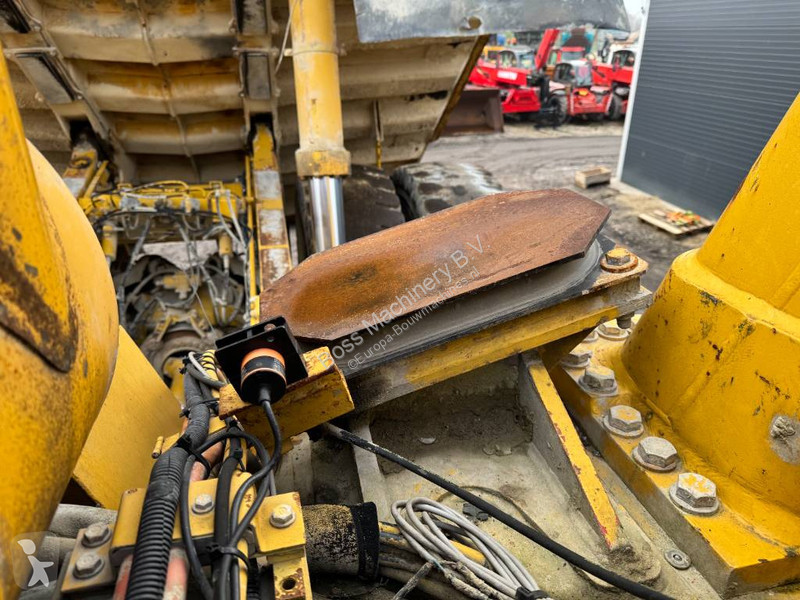 Sklápač Komatsu 3 - Backup Camera / Airco
